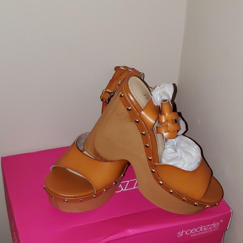 Camel platform NEVER WORN.